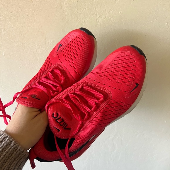Nike Air Max 270 Bright Red with Black Accents size 7 women’s - Picture 2 of 6
